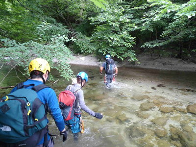 01いざ入渓(1).JPG (617.26 KiB) 閲覧された回数 2598 回 いざ入渓