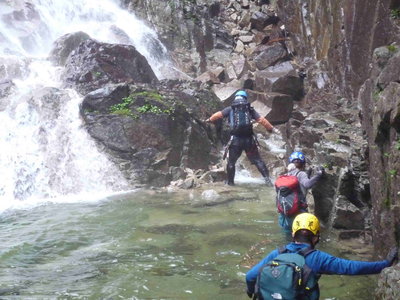 02元越大滝に突入(1).JPG (464.79 KiB) 閲覧された回数 2603 回 元越大滝に突入