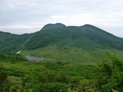 茶臼山から外輪山越しに妙高山が見える