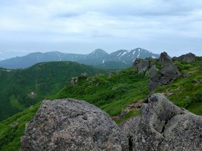 妙高山最高点から火打山を望む