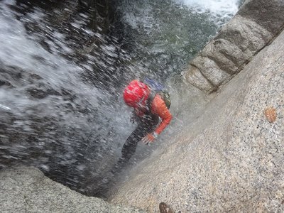 DSC00626.jpg (197.75 KiB) 閲覧された回数 7413 回 岩くぐりの滝