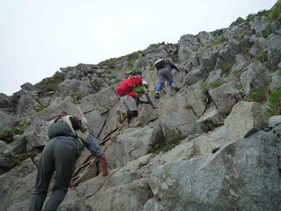 北穂への登り　下はTさん