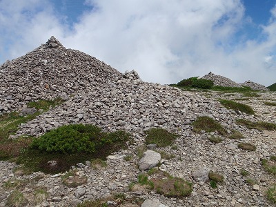 四塚山のケルン群