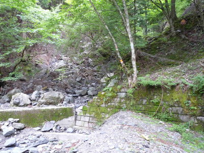 01マナコ谷登山口(1).JPG (707.84 KiB) 閲覧された回数 3110 回 マナコ谷登山口