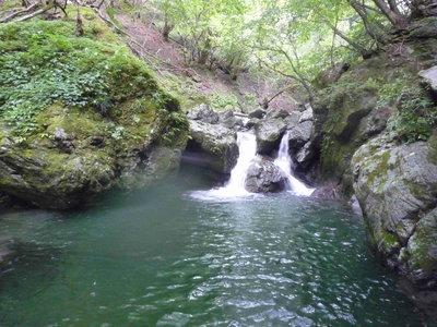 03大釜の滝 ここは泳ぎ(1).JPG (579.41 KiB) 閲覧された回数 3104 回 大釜の滝 ここは泳ぎ