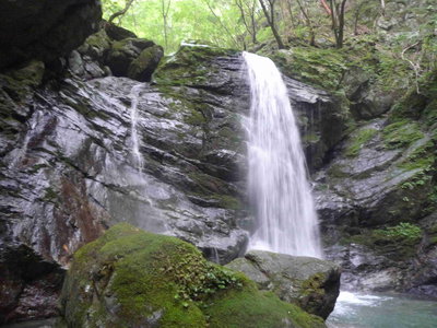 04 12m滝 ここは巻き(1).JPG (472.54 KiB) 閲覧された回数 3108 回 12m大滝 ここは巻き