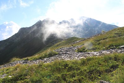 夏雲をまとう悪沢岳