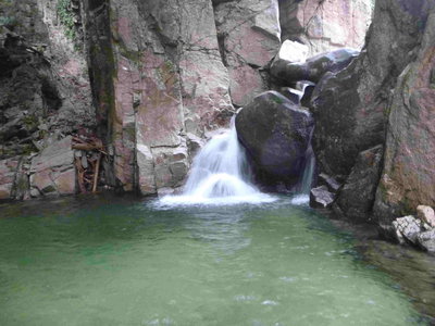 03 5m滝 左側をシャワーで登る(1).JPG (460.65 KiB) 閲覧された回数 2251 回 5m滝 左側をシャワーで登る