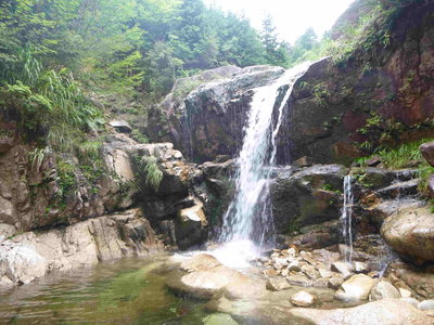 05裏見の滝 左側を登った(1).JPG (733.42 KiB) 閲覧された回数 2251 回 裏見の滝 左側を登った