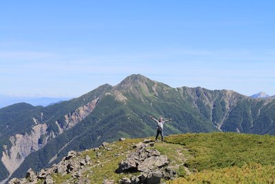 西小石尾根と塩見岳。私はここにいます。