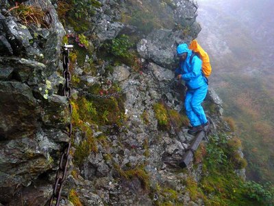 やばそうな岩峰のトラバース