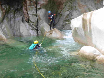 難しいところはたろーさんがロープを出してくれるので大名沢行でした