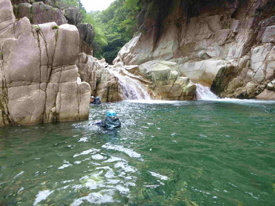 2m斜瀑（ウオータースライダーの滝）