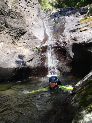 P8260317_640.jpg (82.41 KiB) 閲覧された回数 3679 回 『泳ぎを楽しんでいた』という事になっていたが、これは必死の表情だよね~。<br />本当の沢好きは、上からウォータースライダーよろしく尻で滑り落ちて来るって・・・ホンマかいな?