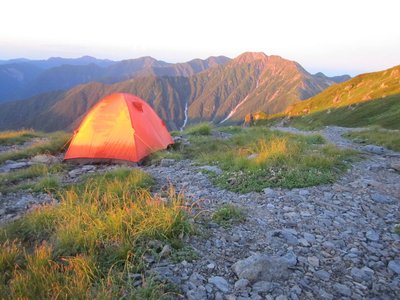 丸山からみた朝陽を浴びる赤石岳