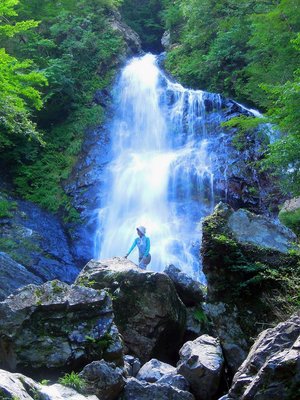 サスケ滝とびぃ女