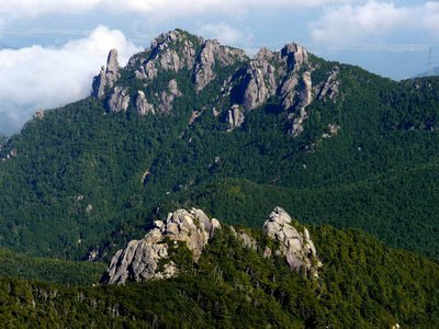 P1010432.JPG (283.75 KiB) 閲覧された回数 4124 回 瑞牆山の岩峰-砂払ノ頭から