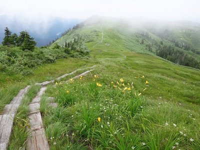 DSC00864.jpg (197.84 KiB) 閲覧された回数 4645 回 会津駒ケ岳山頂から中門岳方面