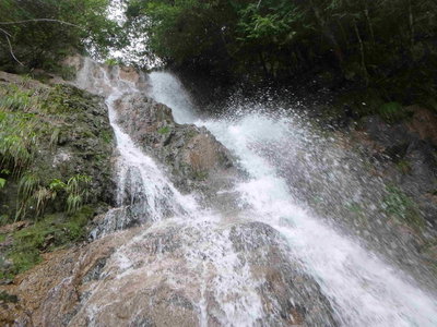 02不動下滝の前衛滝20m(1).JPG (918.63 KiB) 閲覧された回数 5964 回 不動下滝の前衛滝20m