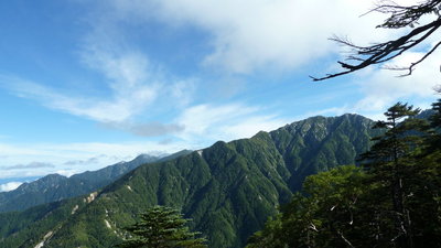 北沢尾根と三ノ沢岳からの稜線？