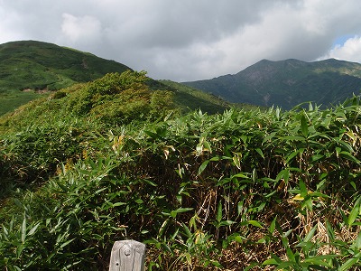 這い上がった稜線から三ノ峰~別山