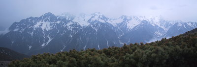 夕刻の眺め　西穂は前穂に隠れているようです。見えているのは西穂独標？