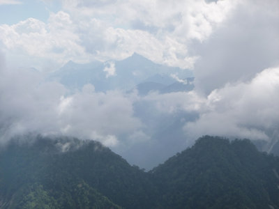 03雲の切れ間から顔をのぞかせる槍ヶ岳2.jpg (910.13 KiB) 閲覧された回数 6468 回 雲の切れ間から顔をのぞかせる槍ヶ岳