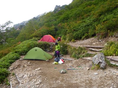 04テン場の風景2.jpg (880.54 KiB) 閲覧された回数 6468 回 テン場の様子