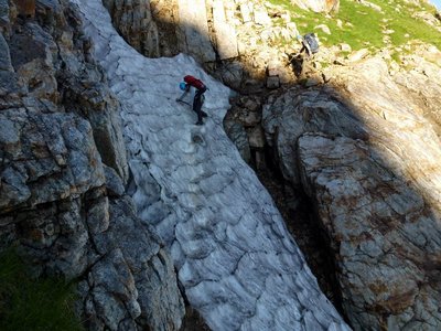 雪渓のトラバース（滑落は致命的だ！）