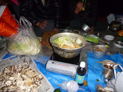 1P1000448.jpg (947.49 KiB) 閲覧された回数 4971 回 しめは闇鍋宴会で