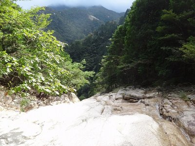 DSC01048.jpg (190.42 KiB) 閲覧された回数 3102 回 百間滝落ち口