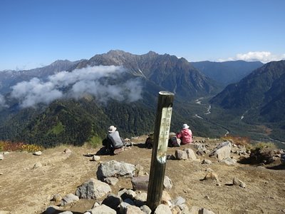 焼岳山頂　槍も見えている
