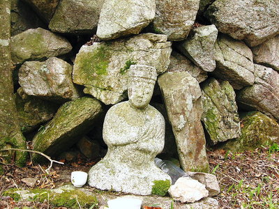 石仏.JPG (299.99 KiB) 閲覧された回数 82432 回 〇 どうしたものかのう 石仏さんは石の緑ちゃん茶わん酒?