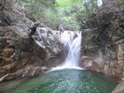 P1030495.jpg (99.55 KiB) 閲覧された回数 3026 回 深い釜を持つ7m滝