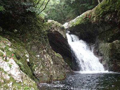 P7290088.jpg (98.96 KiB) 閲覧された回数 7599 回 鮎返滝 左側を登る