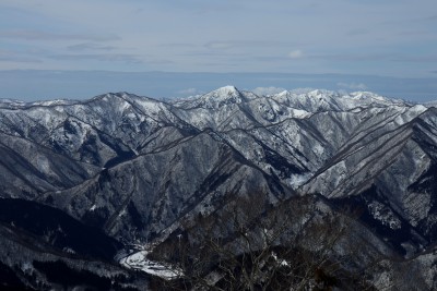 IMG_2414.JPG (3.96 MiB) 閲覧された回数 3116 回 黒津山、蕎麦粒山、小蕎麦粒、高丸、三周ヶ岳と並ぶ