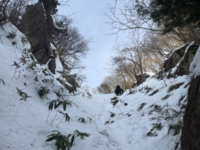 tmp_imgresize (3).jpg (219.87 KiB) 閲覧された回数 767 回 前尾根に這い上がる