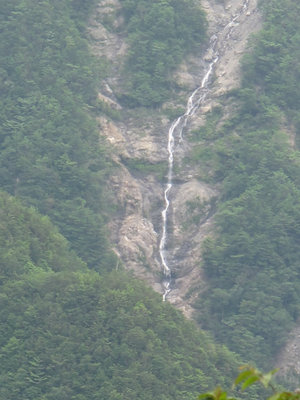 崩レ俣谷の期間限定の滝