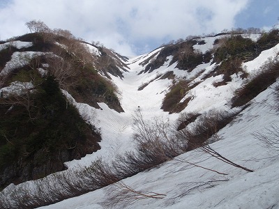 ほんの3週間前のカンクラ雪渓（右俣の左岸から）