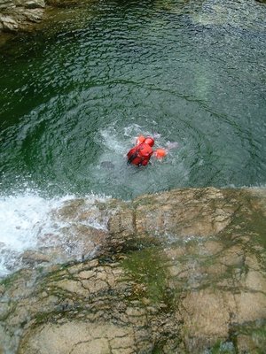 スダレ滝で溺れる某Ｔちゃん